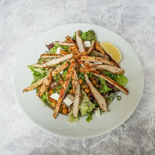 Izgara Tavuklu Nohut Salatası