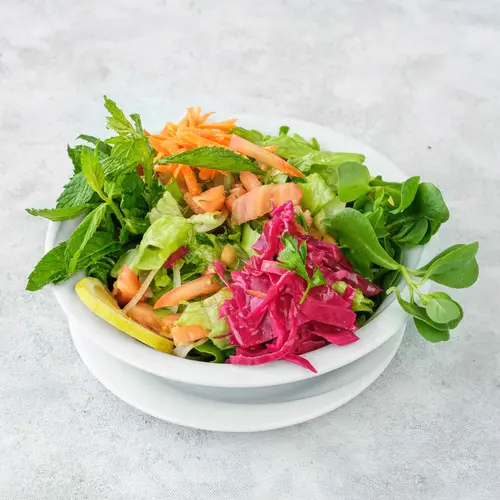 Avokado Soslu Acılı Bonfile Salata
